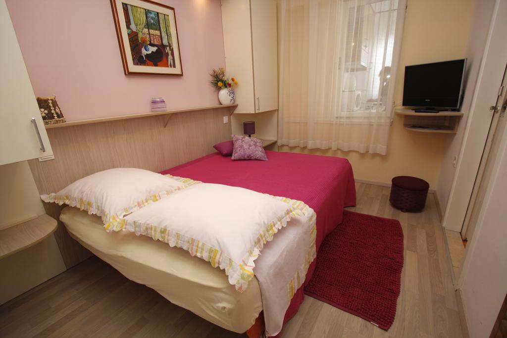 Apartments Delfin Tučepi Habitación foto