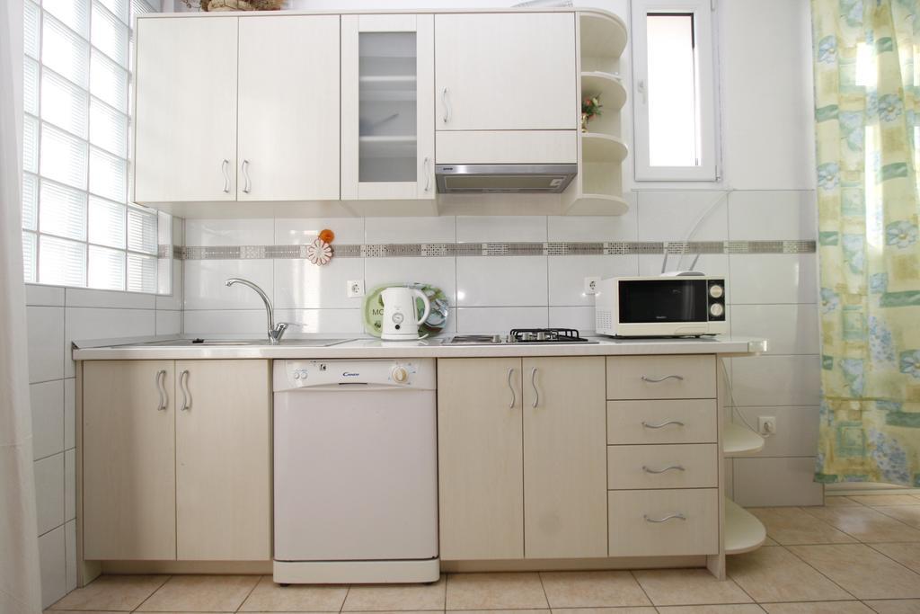 Apartments Delfin Tučepi Habitación foto
